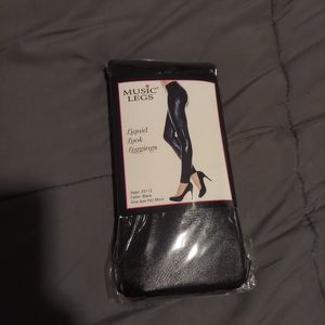 Wet look leggings
